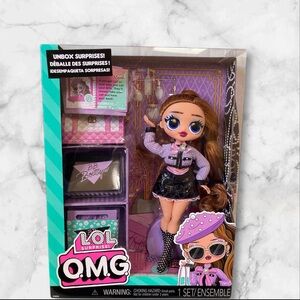 OMG POSE Doll w/ensemble NWT